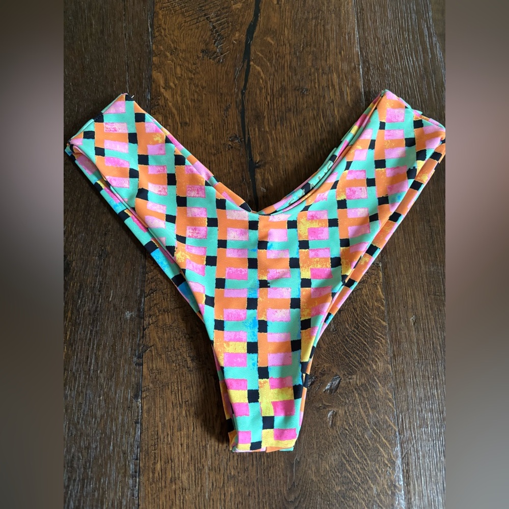 Skatie Mandi Bikini Bottom Small in Radical